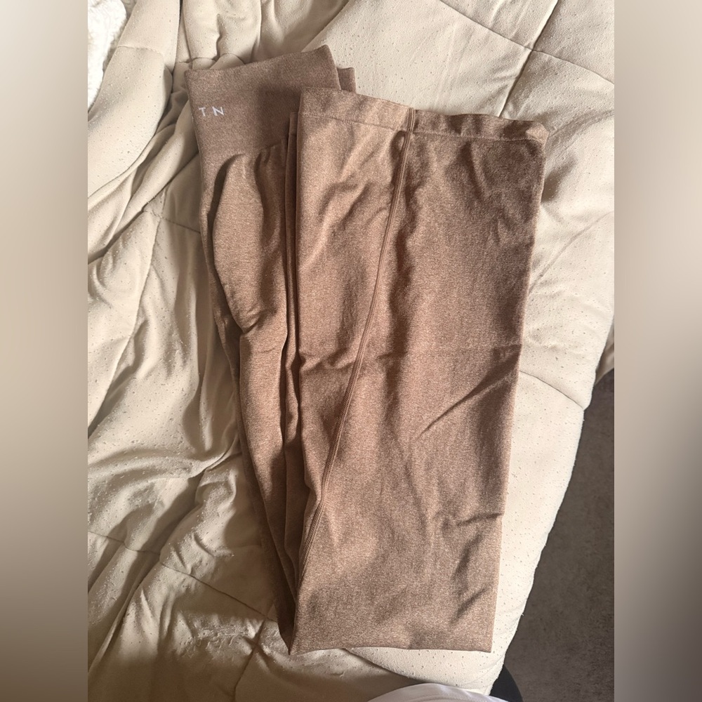NVGTN Mocha Seamless Flare Leggings - Picture 5 of 7